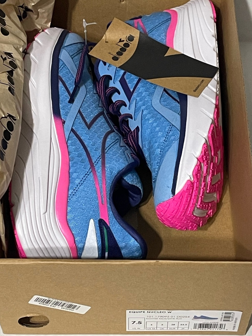 Diadora Equipe Nucleo - Women’s 7.5 - Bonnie Blue/Pink Fluo/NIB